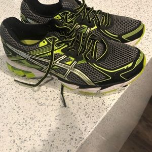 Mens size 8 ASICS GT-1000